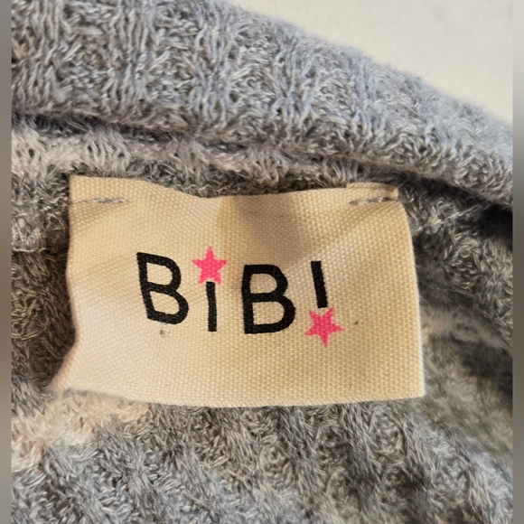 BiBi Gray and White V-Neck Sweater - Picture 6 of 7